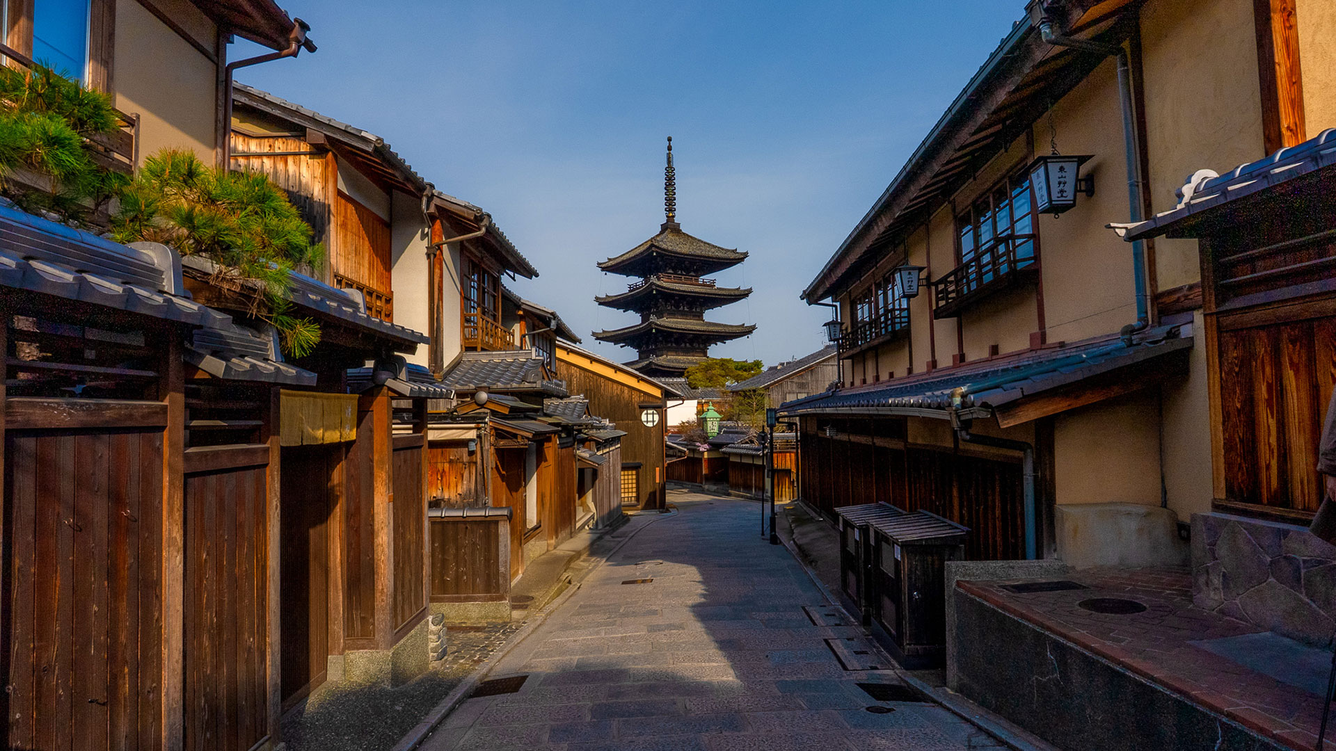 春の法観寺（八坂の塔）2