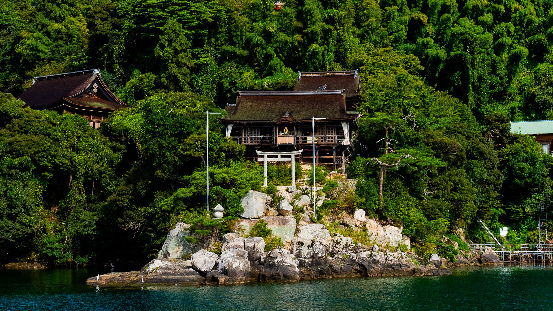 夏の竹生島・宝厳寺2