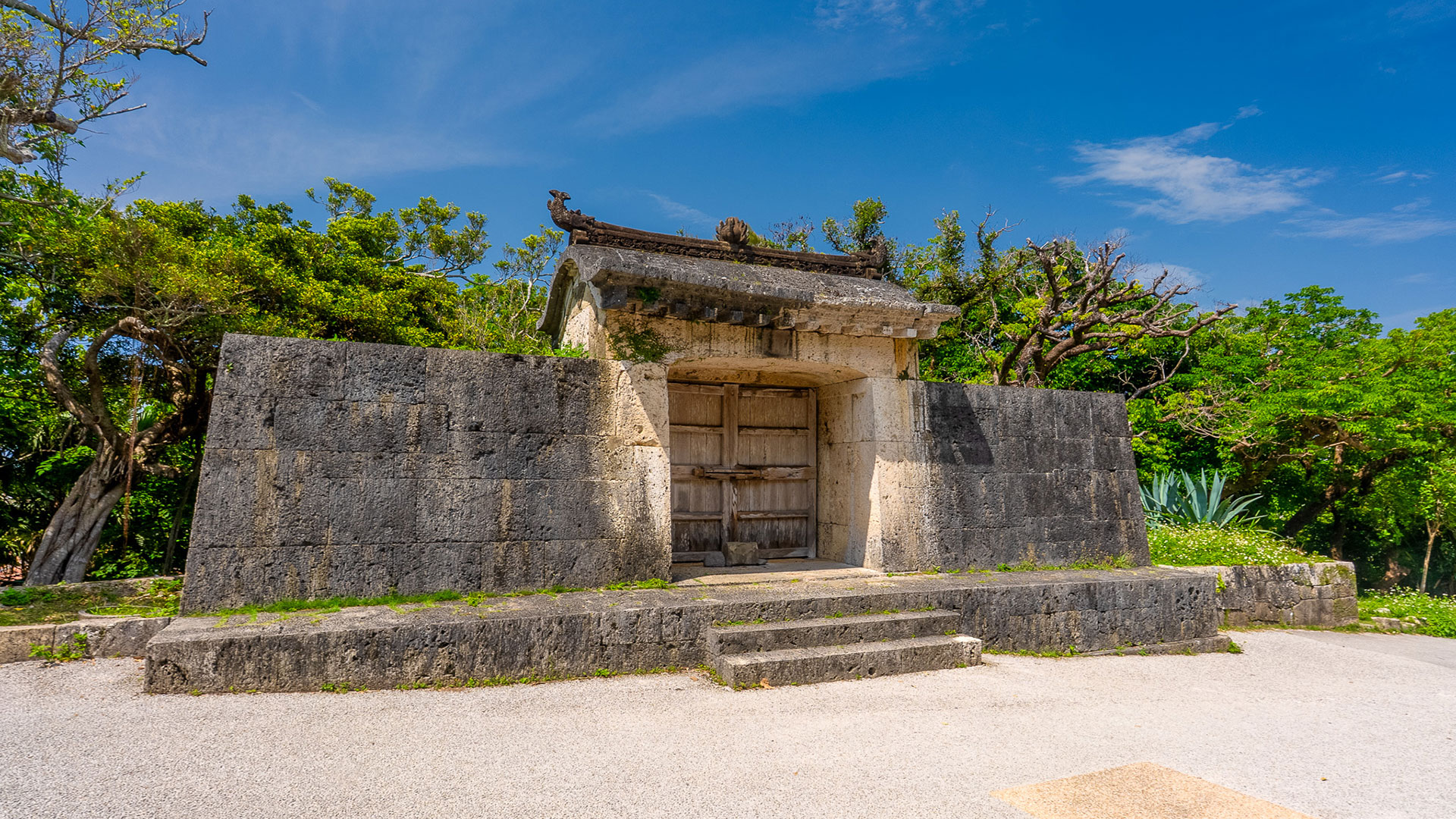 春の園比屋武御嶽石門2